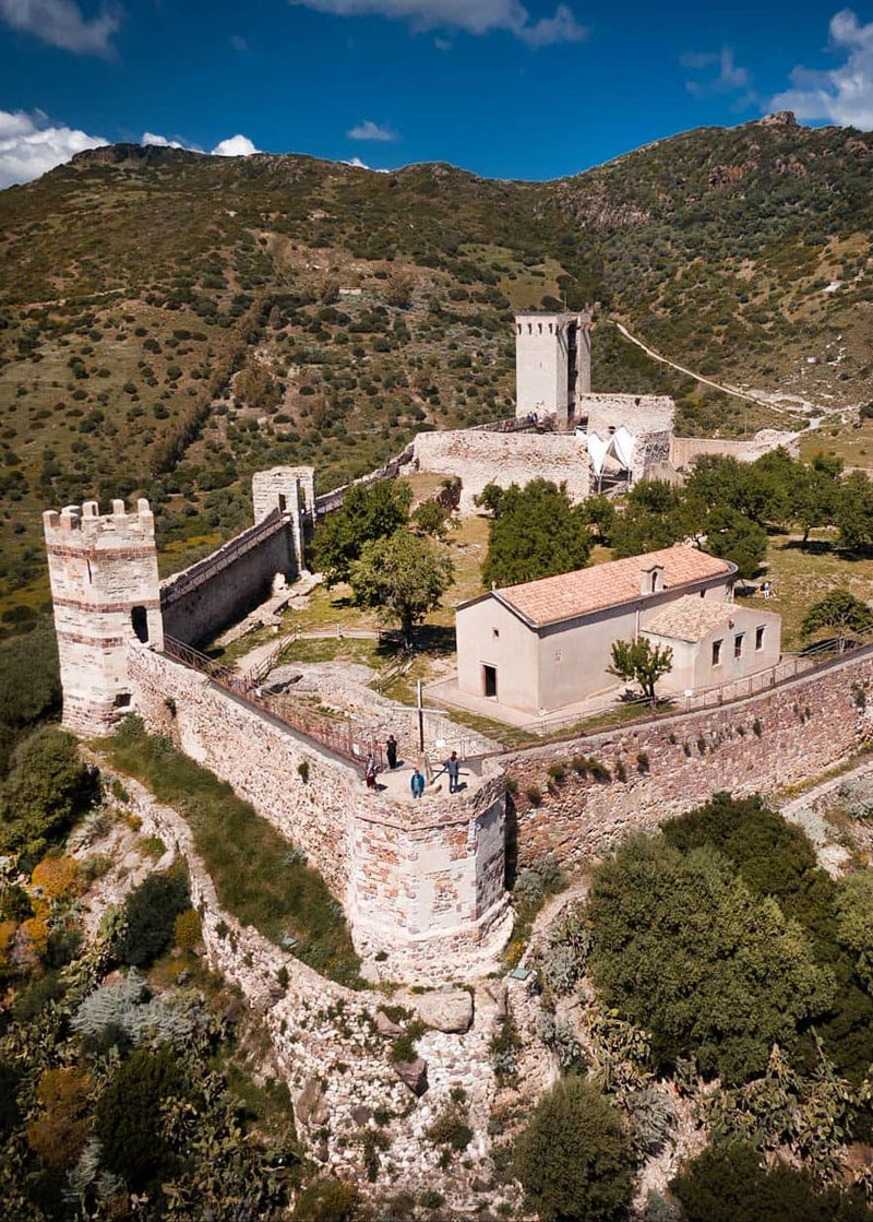 Vista aerea del Castello Malaspina di bosa