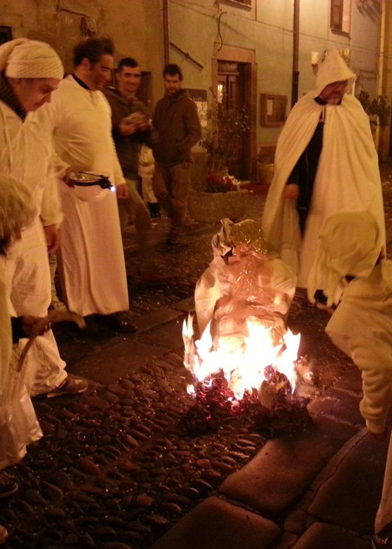 Le maschere di Giolzi nel carnevale di Bosa