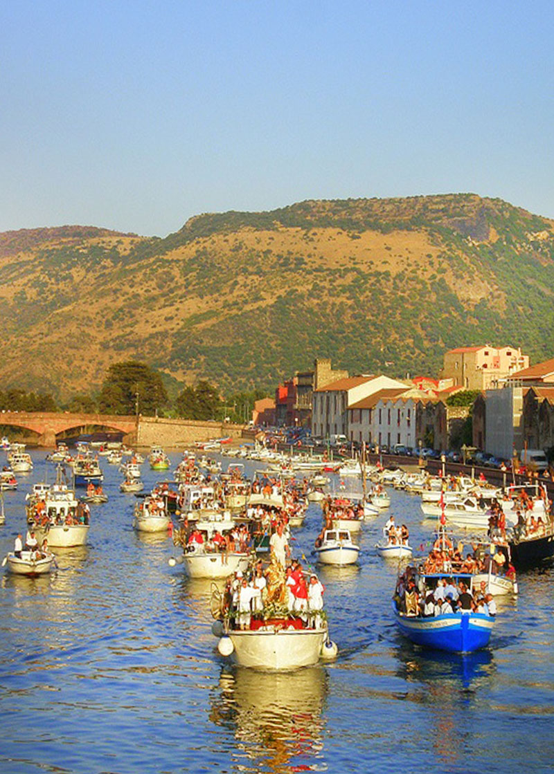 La processione delle barche per Santa Maria del Mare